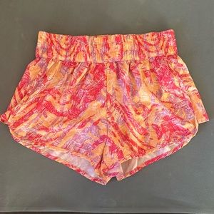 DSG (Dicks Sporting Goods) High-Waisted Athletic Shorts Hawaiian Print